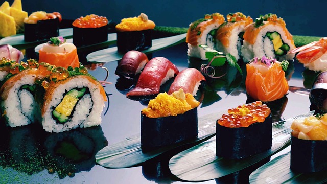 sushi jídlo
